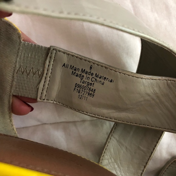 Xhilaration Gray and Yellow Wedges - Picture 2 of 6